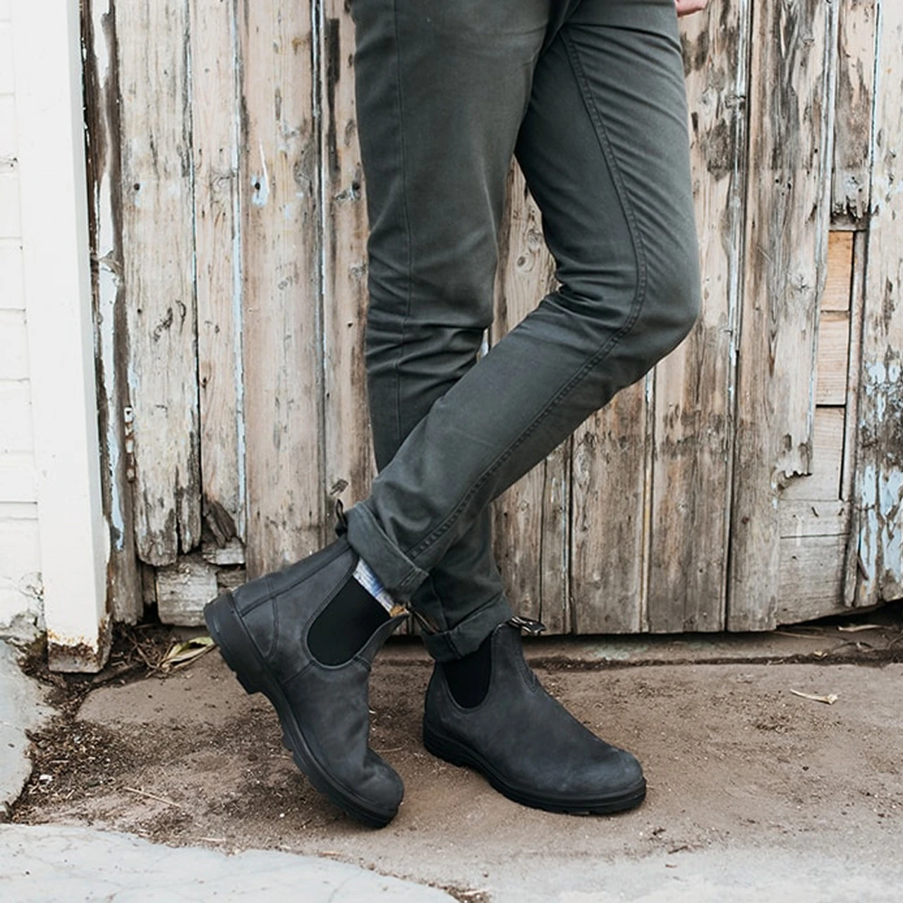 Blundstone Classic 587 Chelsea Boot - Rustic Black 7 Blundstone Classic 587 Chelsea Boot - Rustic Black - Image 7